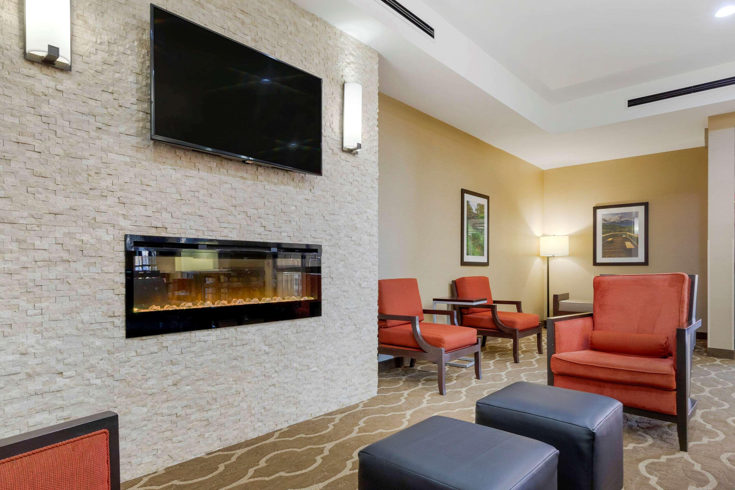 Comfort Suites Greenville South Piedmont Exterior foto
